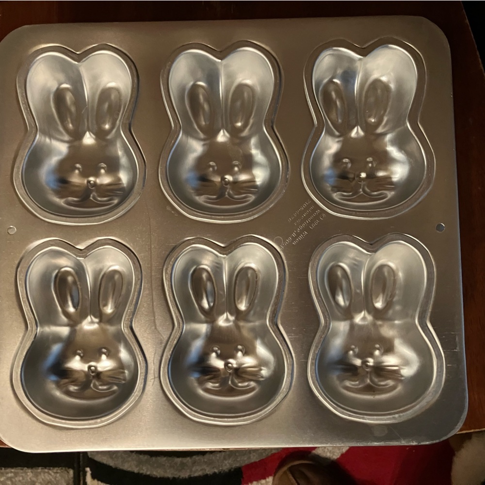 Wilton 1991 Mini Cakes Bunny Rabbit Pan Mold 6 Bunnies 2105-4426